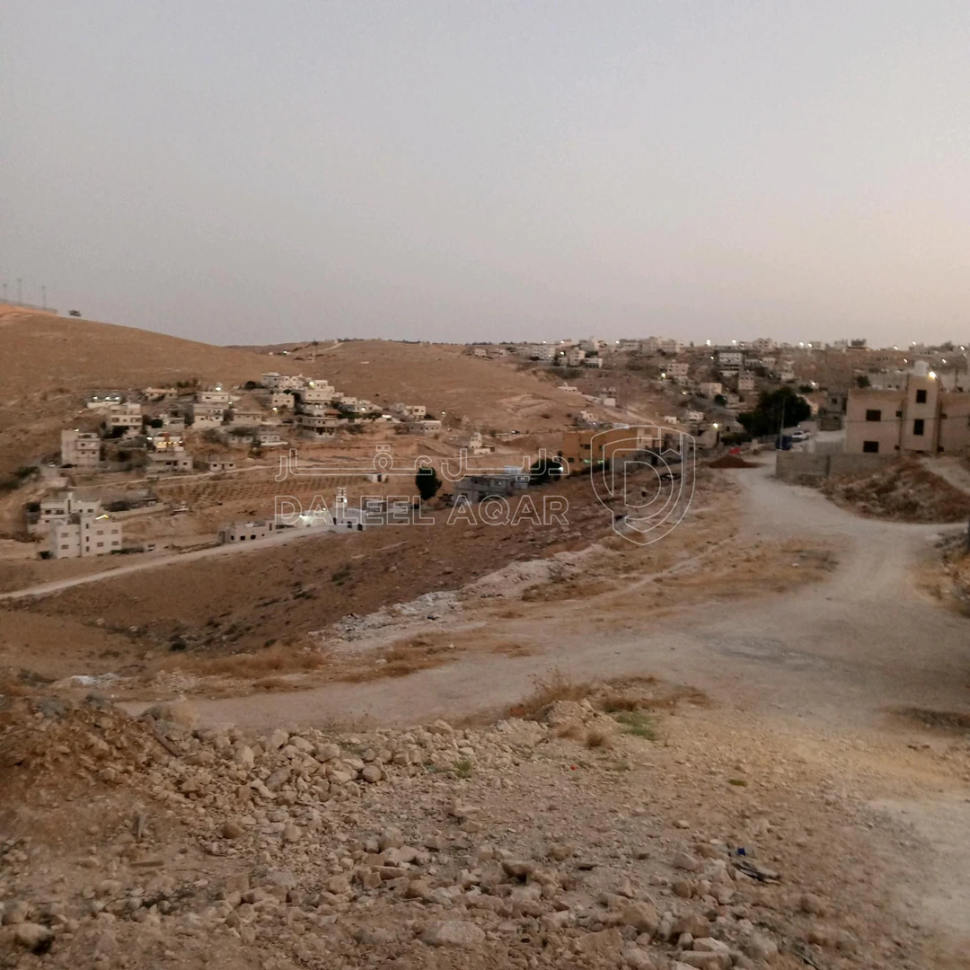 أرض في الزرقاء قرية عطل الرصيفة حوض مريزقة تقع على ثلاث ش - 33,000 دأ - صورة 1