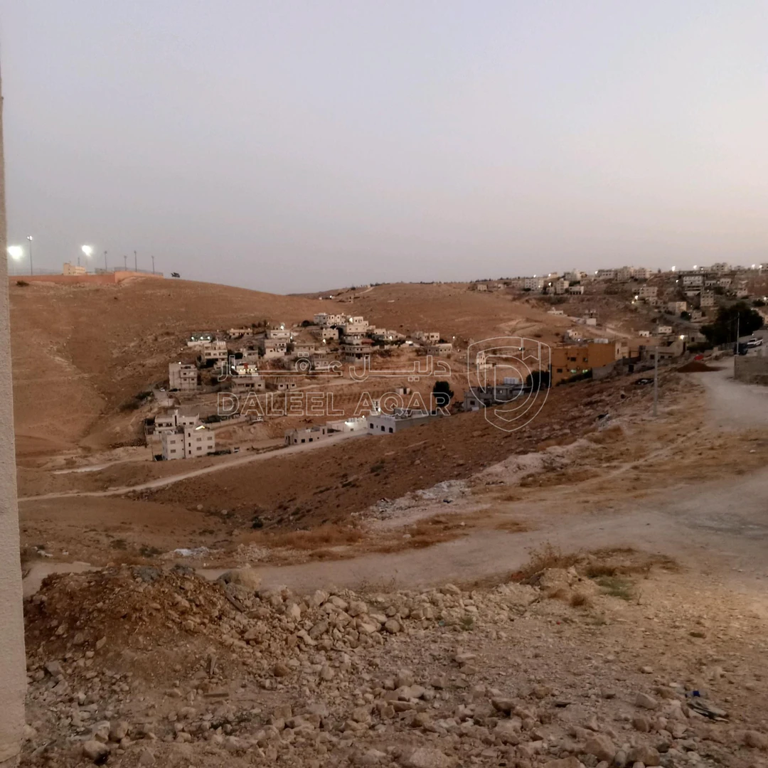 أرض في الزرقاء قرية عطل الرصيفة حوض مريزقة تقع على ثلاث ش - 33,000 دأ - صورة 1