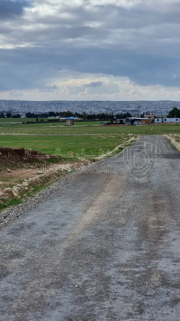 أرض في طريق المطار - شارع مادبا الشرقي - 48,000 دأ - صورة 1
