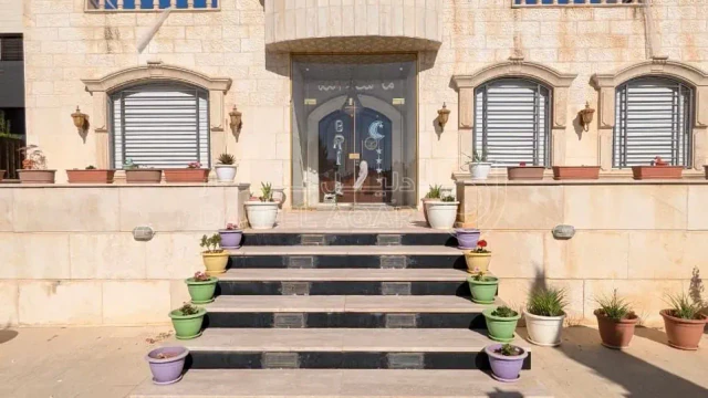 فيلا/منزل - شارع - 350000 دأ