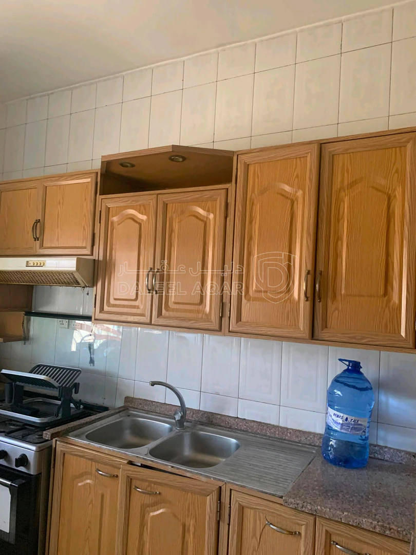 شقة في جبل الحسين  الشارع مقابل مستشفى الاستقلال ٢٠٠  - 38,000 دأ - صورة 1