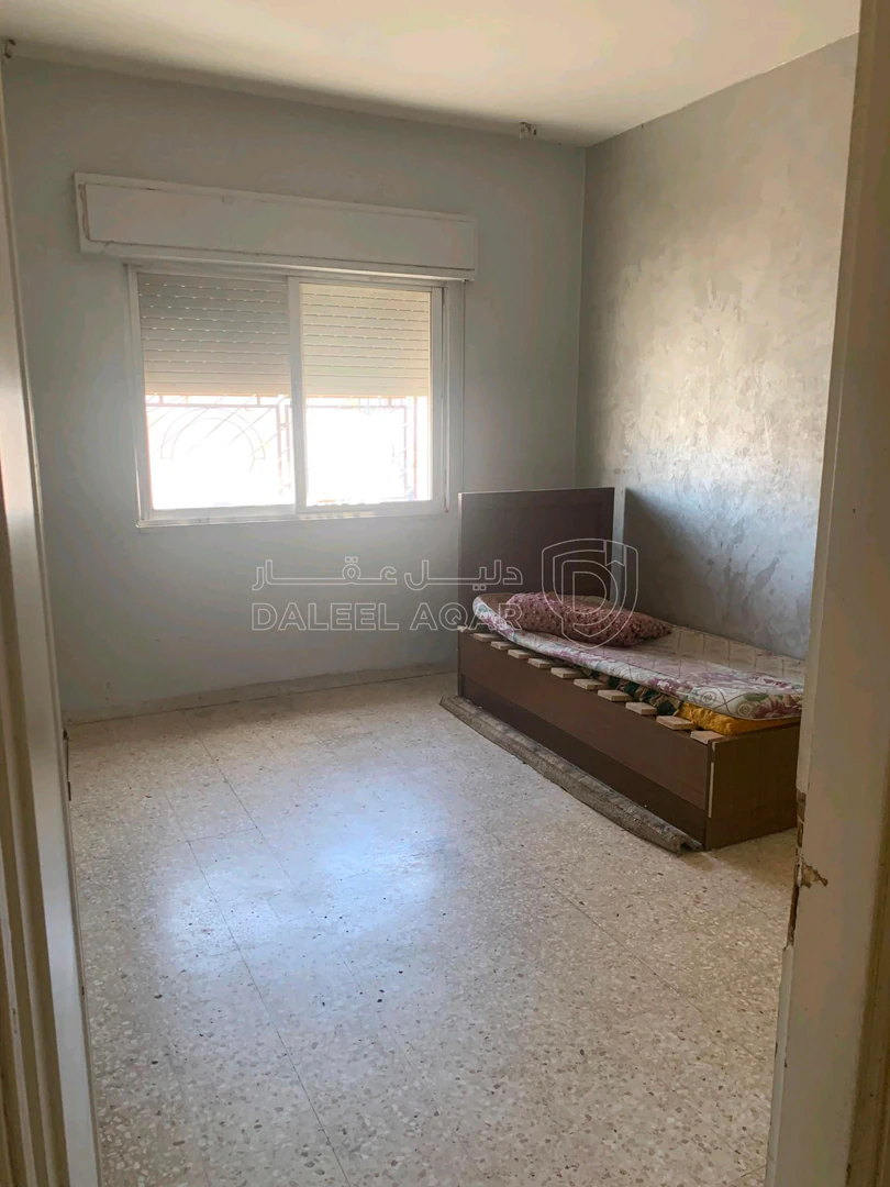 شقة في جبل الحسين  الشارع مقابل مستشفى الاستقلال ٢٠٠  - 38,000 دأ - صورة 1