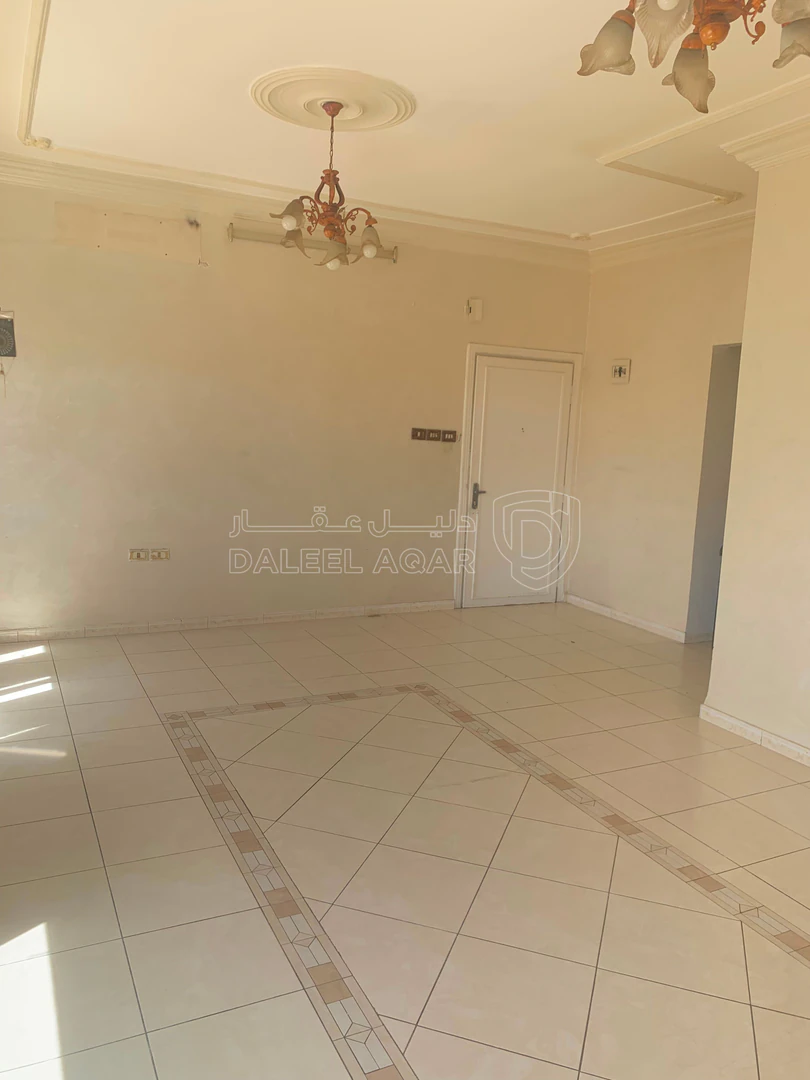 شقة في جبل الحسين  الشارع مقابل مستشفى الاستقلال ٢٠٠  - 38,000 دأ - صورة 1