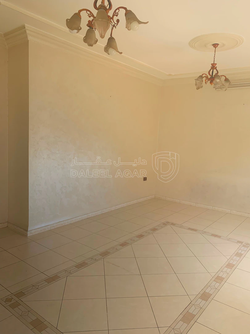 شقة في جبل الحسين  الشارع مقابل مستشفى الاستقلال ٢٠٠  - 38,000 دأ - صورة 1
