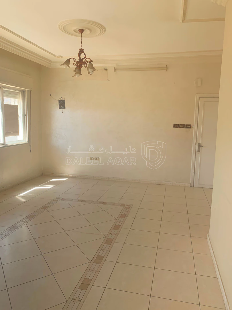شقة في جبل الحسين  الشارع مقابل مستشفى الاستقلال ٢٠٠  - 38,000 دأ - صورة 1