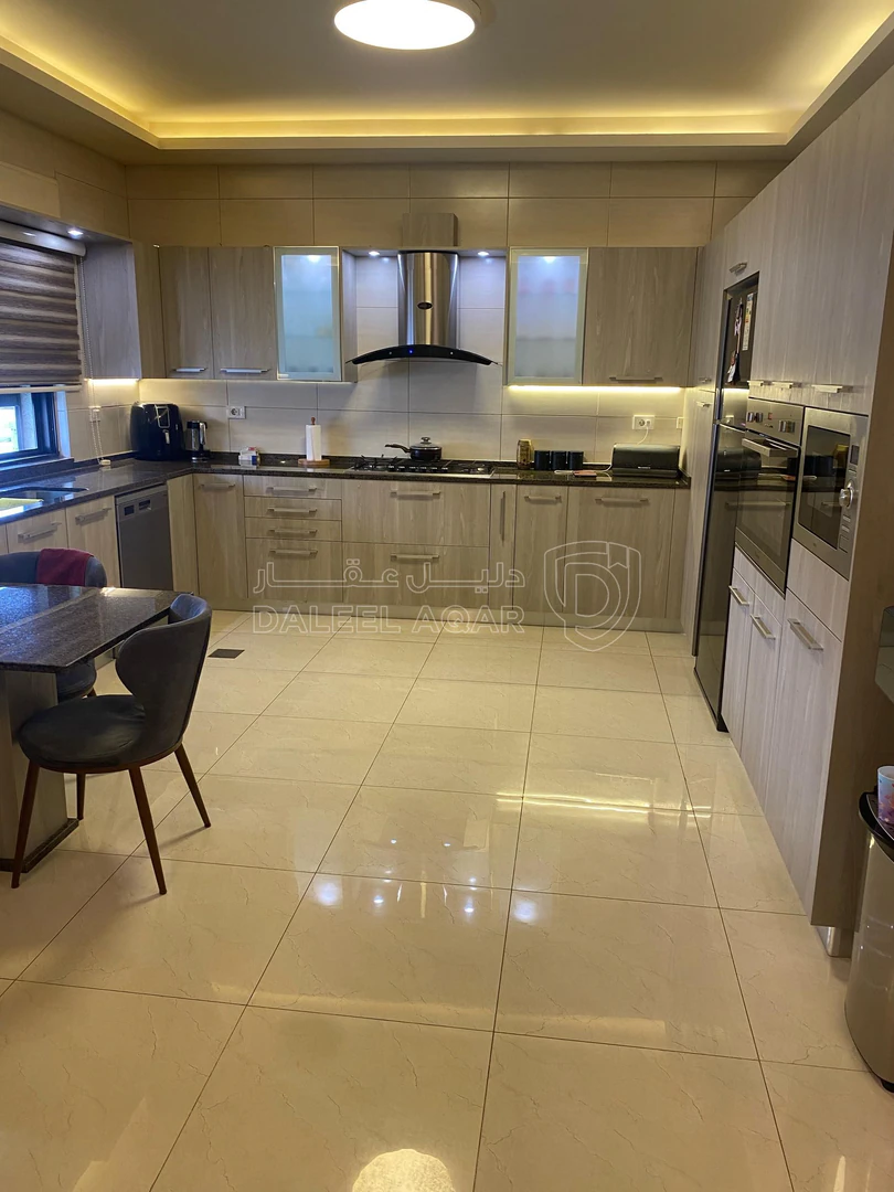 شقة في ام السماق شارع ميرزا وصفي  - 135,000 دأ - صورة 1