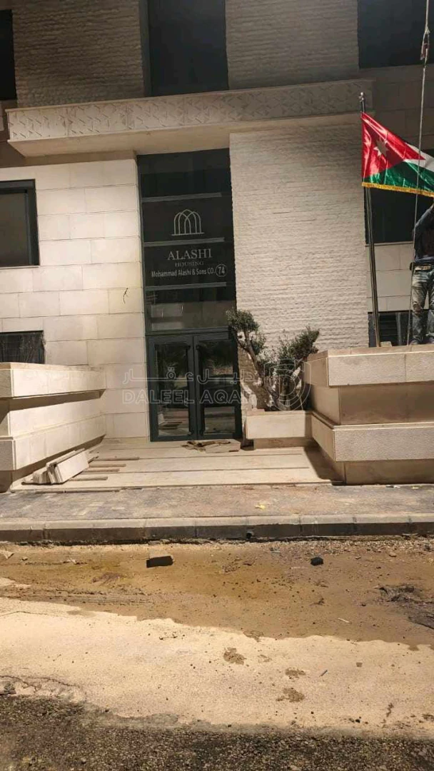 شقة في حي الصحابة رجم عميش بقرب كردور عبدون والسكن الخاص  - 185,000 دأ - صورة 1