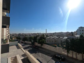 شقة في قرب المدارس العصرية - 175,000 دأ - صورة NaN