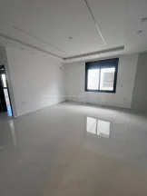 شقة - طبربور - بالقرب من محطة طارق للباص السريع - 98000 دأ