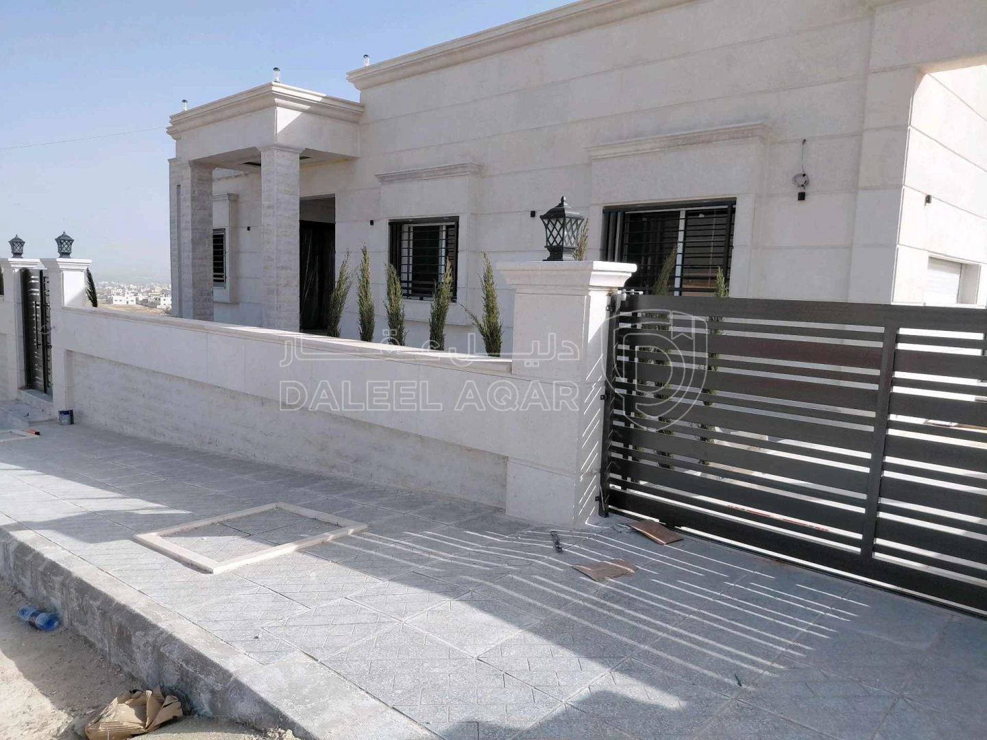 فيلا/منزل في العبدليه قرب المركز الامني - 155,000 دأ - صورة 1