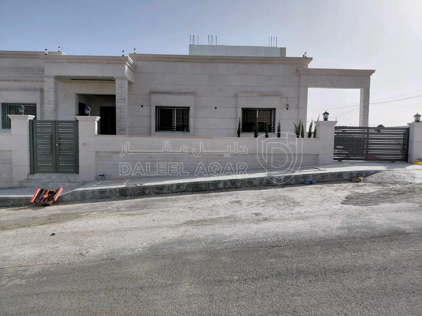 فيلا/منزل في العبدليه قرب المركز الامني - 155,000 دأ - صورة 1