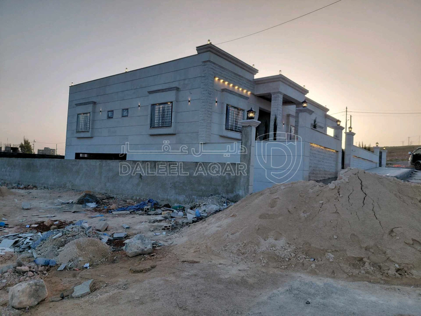 فيلا/منزل في العبدليه قرب المركز الامني - 155,000 دأ - صورة 1