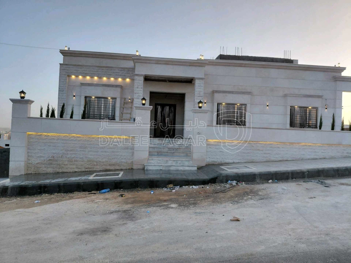 فيلا/منزل في العبدليه قرب المركز الامني - 155,000 دأ - صورة 1