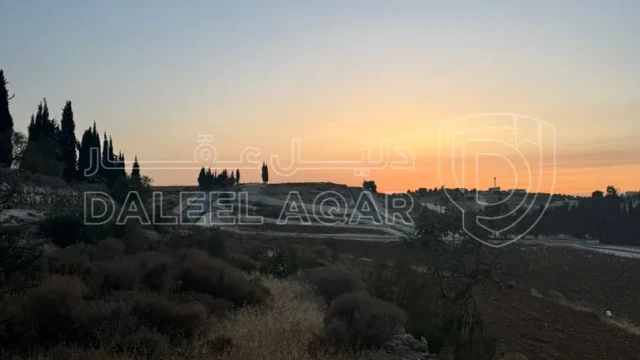 أرض في بلعاس - يبعد 6 دقائق عن طريق المطار - 175,000 دأ - صورة 1