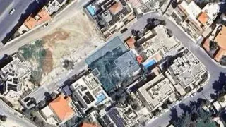 أرض - ارض مساحتها ٨٢٣م معمر عليها ڤيلا طابقين - 800000 دأ