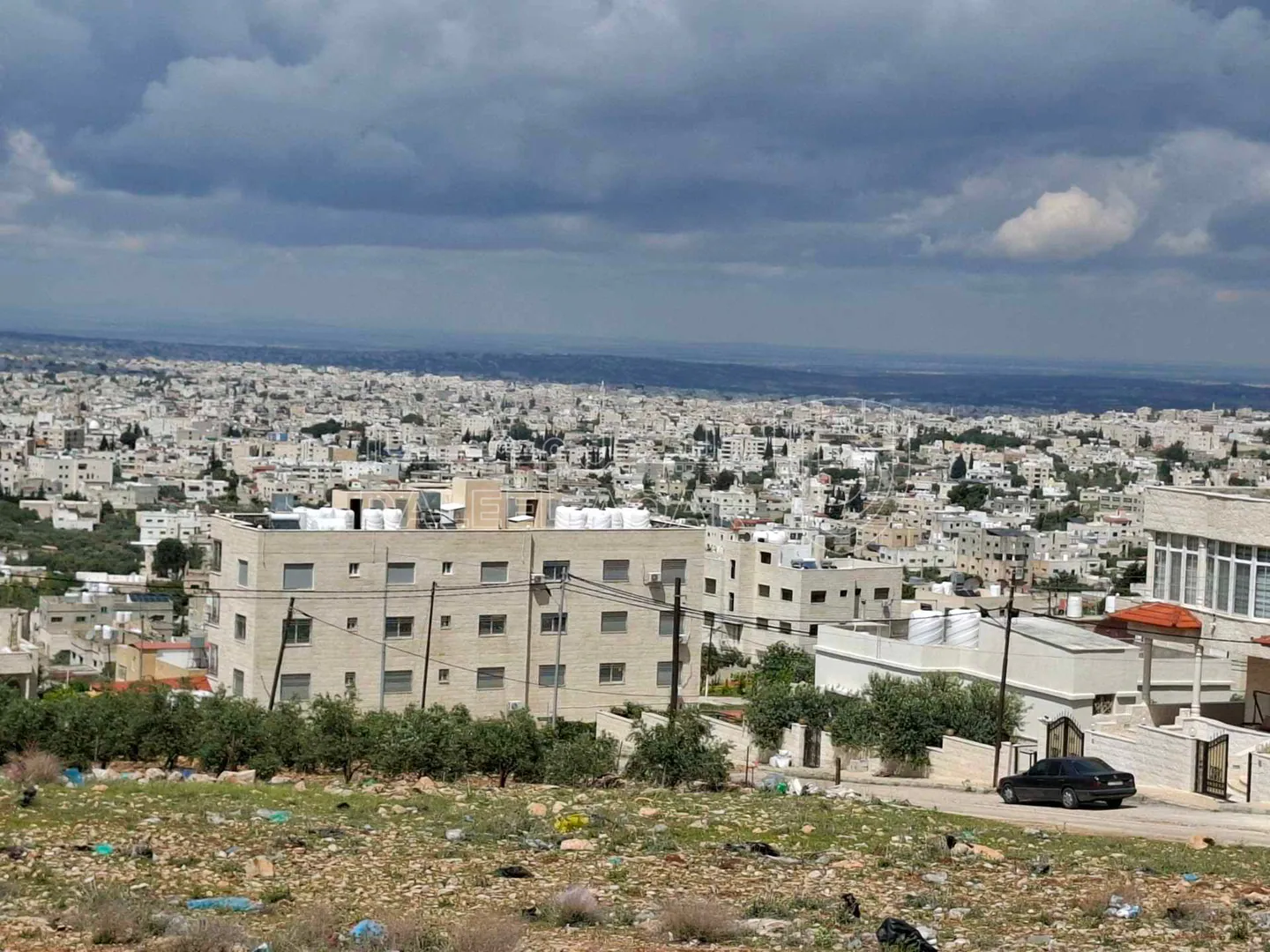 أرض في الحصن حوض ظهر الخربة  - 80,000 دأ - صورة 1