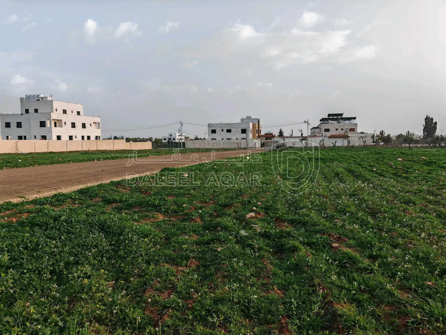 أرض في ام العمد ،حوض النجمية،قرب جسر مادبا  - 120,000 دأ - صورة 1
