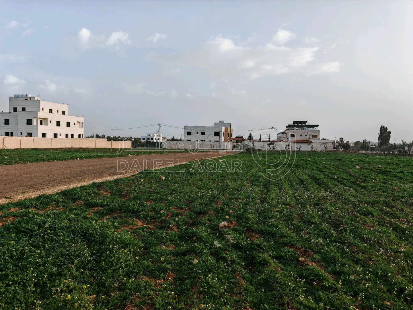 أرض في ام العمد ،حوض النجمية،قرب جسر مادبا  - 120,000 دأ - صورة 1