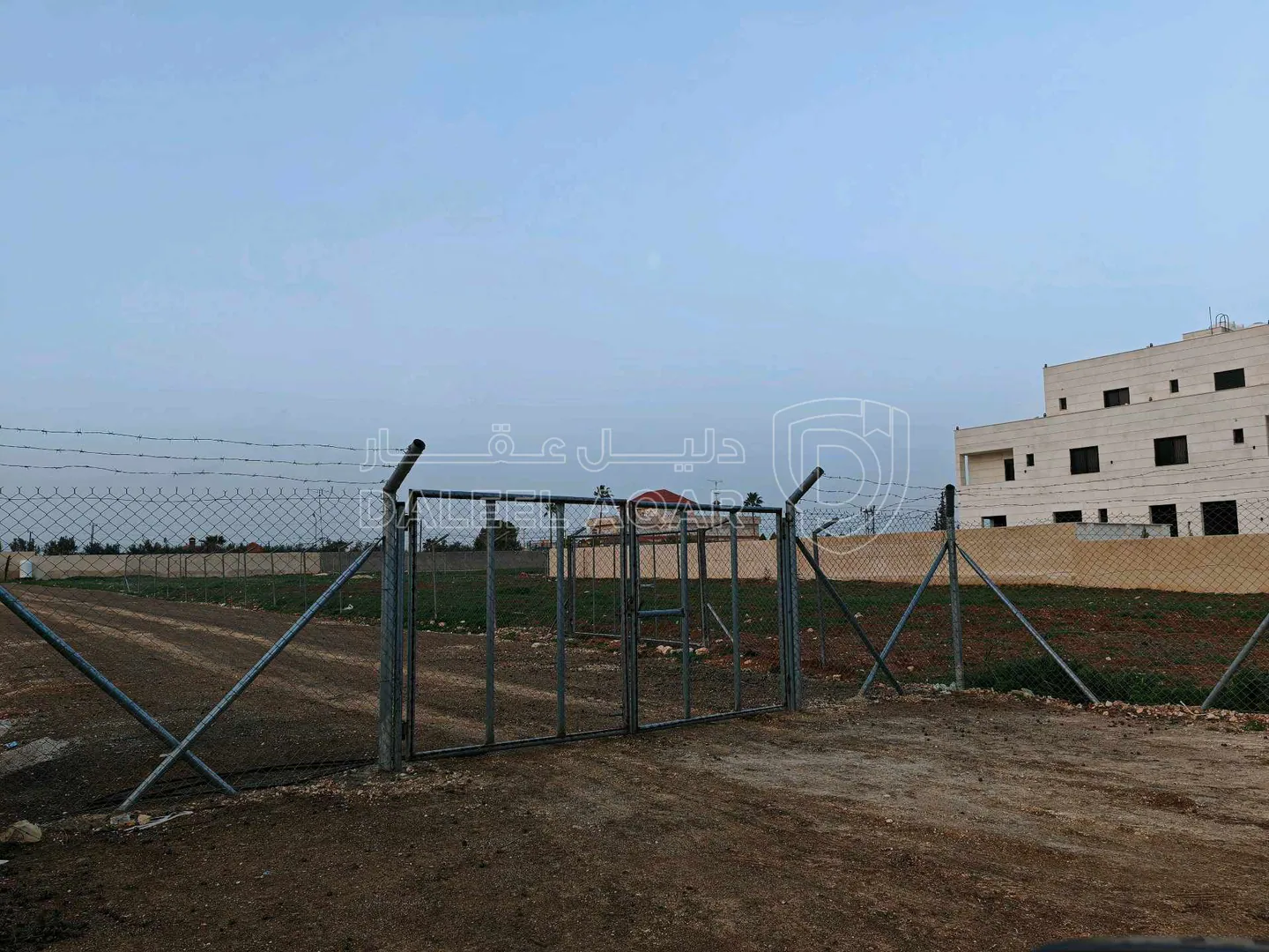 أرض في ام العمد ،حوض النجمية،قرب جسر مادبا  - 120,000 دأ - صورة 1