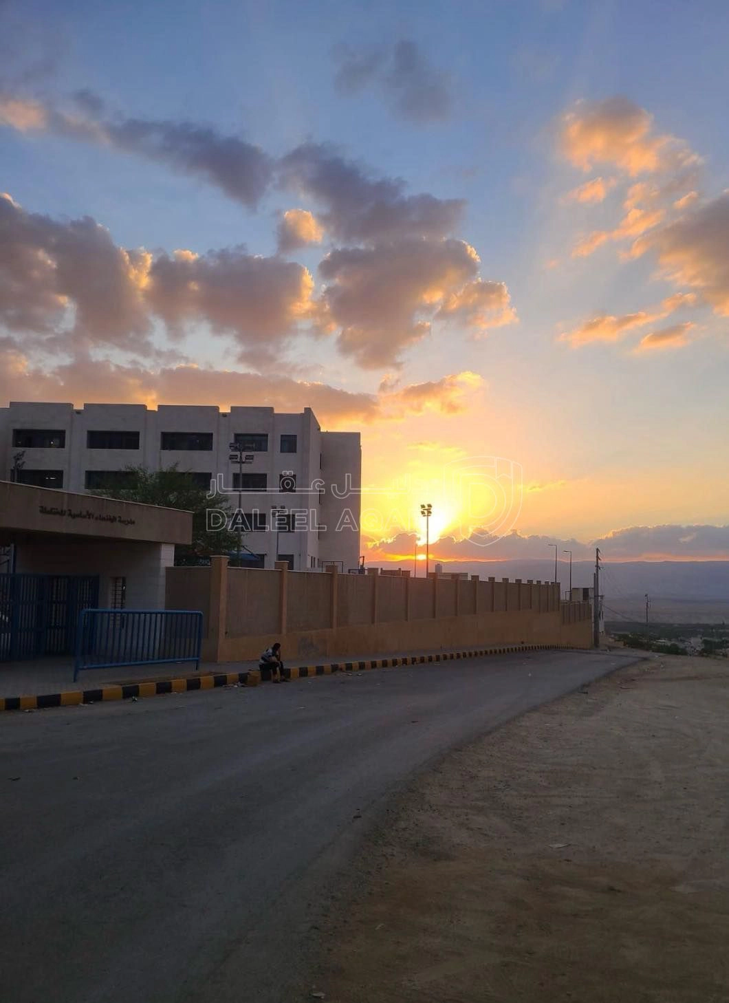 أرض في الكرامة البلد الشرقي - 10,000 دأ - صورة 1