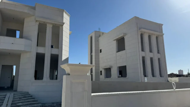 فيلا/منزل - الكرك - قرب مثلث اليوبيل - مقابل البستنجي مول - 90000 دأ