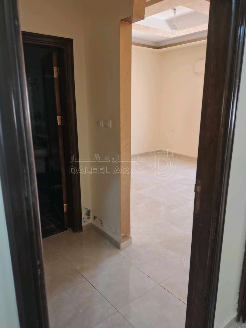 شقة في مادبا حنينا شرق مسجد المسيح وصالة الزينات  - 55,000 دأ - صورة 1