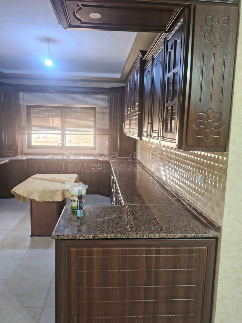 شقة في مادبا حنينا شرق مسجد المسيح وصالة الزينات  - 55,000 دأ - صورة 1