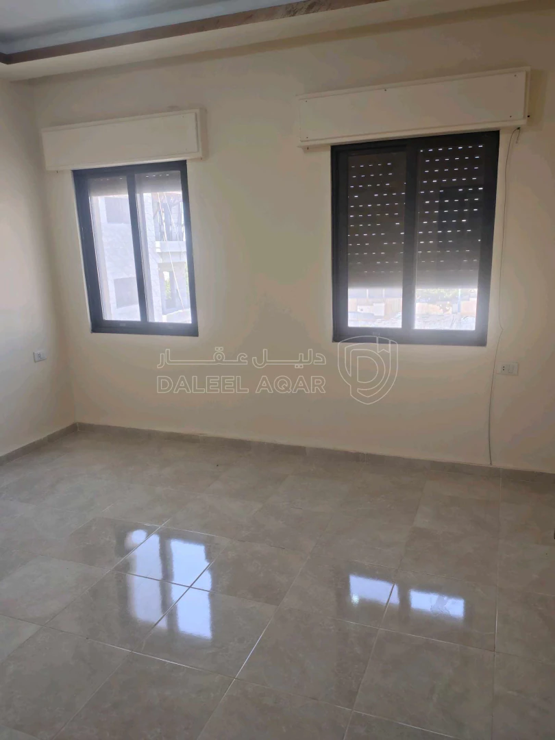 شقة في مادبا حنينا شرق مسجد المسيح وصالة الزينات  - 55,000 دأ - صورة 1