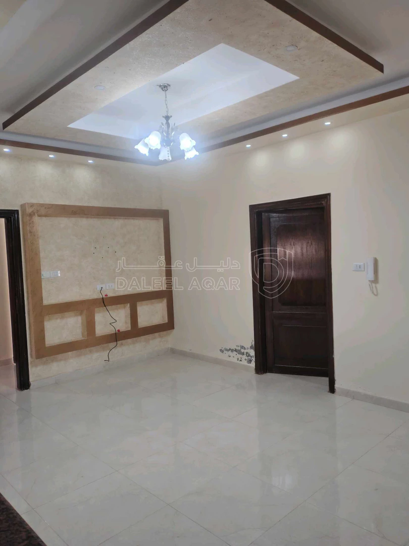 شقة في مادبا حنينا شرق مسجد المسيح وصالة الزينات  - 55,000 دأ - صورة 1