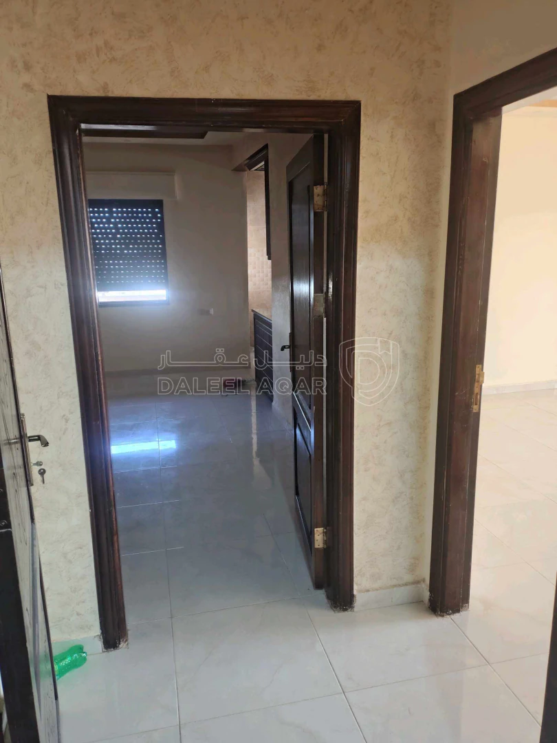 شقة في مادبا حنينا شرق مسجد المسيح وصالة الزينات  - 55,000 دأ - صورة 1