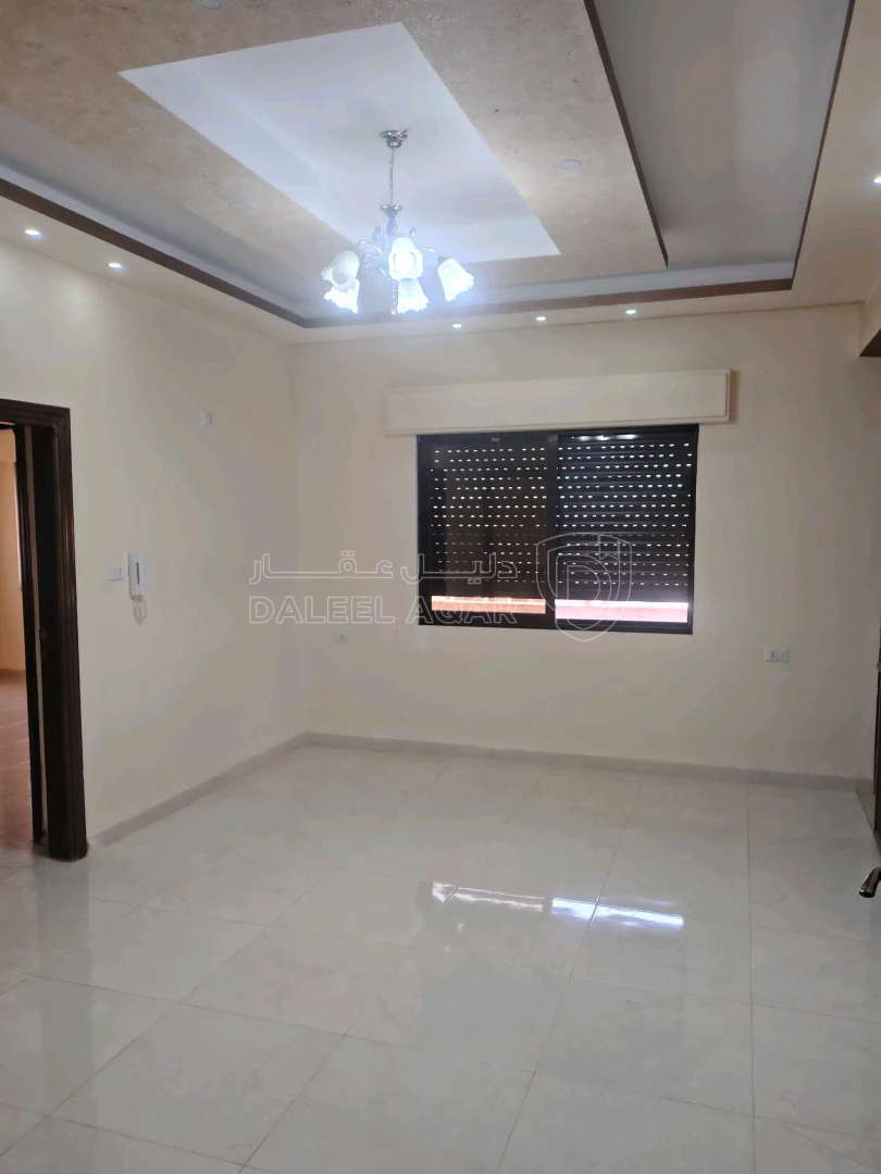 شقة في مادبا حنينا شرق مسجد المسيح وصالة الزينات  - 55,000 دأ - صورة 1