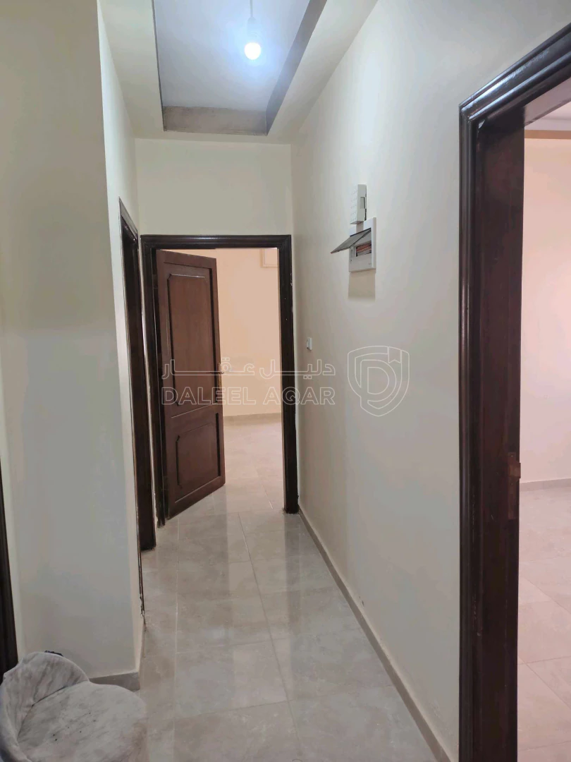 شقة في مادبا حنينا شرق مسجد المسيح وصالة الزينات  - 55,000 دأ - صورة 1