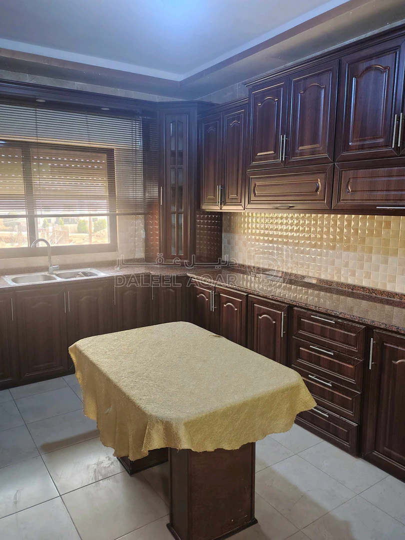 شقة في مادبا حنينا شرق مسجد المسيح وصالة الزينات  - 55,000 دأ - صورة 1