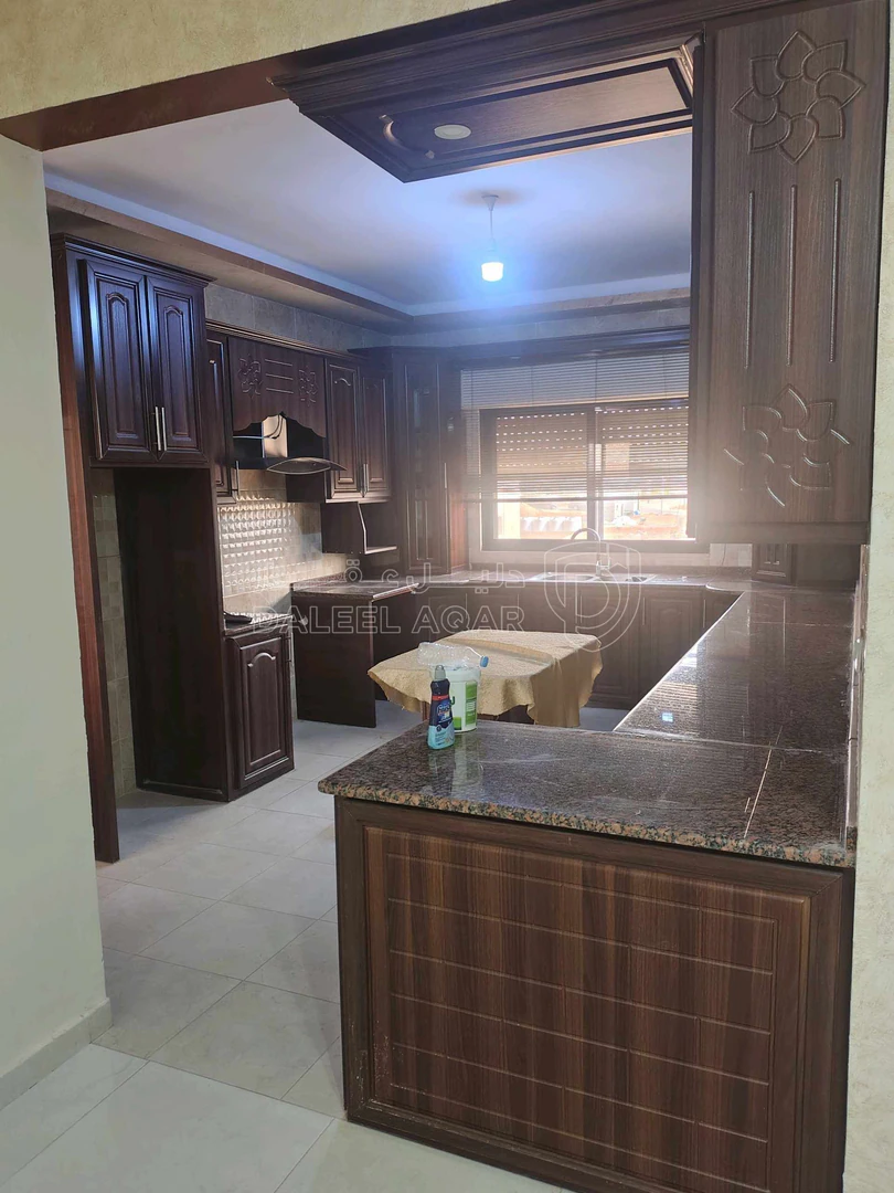 شقة في مادبا حنينا شرق مسجد المسيح وصالة الزينات  - 55,000 دأ - صورة 1