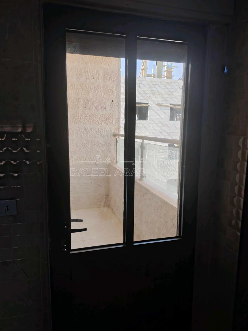 شقة في مادبا حنينا شرق مسجد المسيح وصالة الزينات  - 55,000 دأ - صورة 1