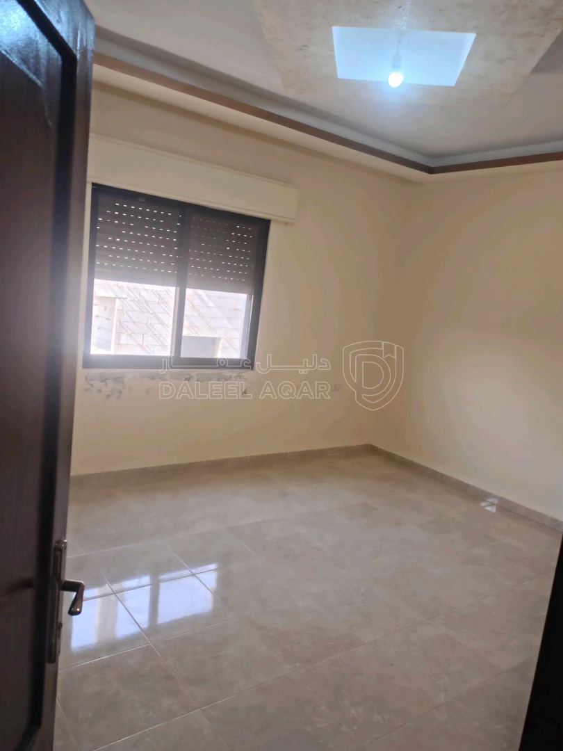 شقة في مادبا حنينا شرق مسجد المسيح وصالة الزينات  - 55,000 دأ - صورة 1