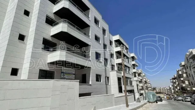 شقة - عمان ضاحيه الاقصى مقابل الجوازات  - 60000 دأ