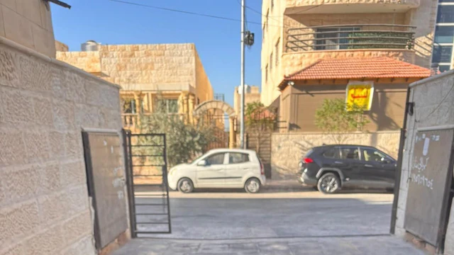 شقة في الزرقاء -جبل طارق قرب المحكمة الشرعية - 39,000 دأ - صورة NaN