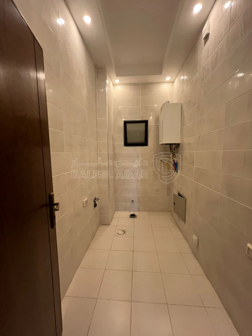 شقة في ارضيه لقطة  في مرج الحمام قرب دوار الاتصالات  - 94,000 دأ - صورة 1