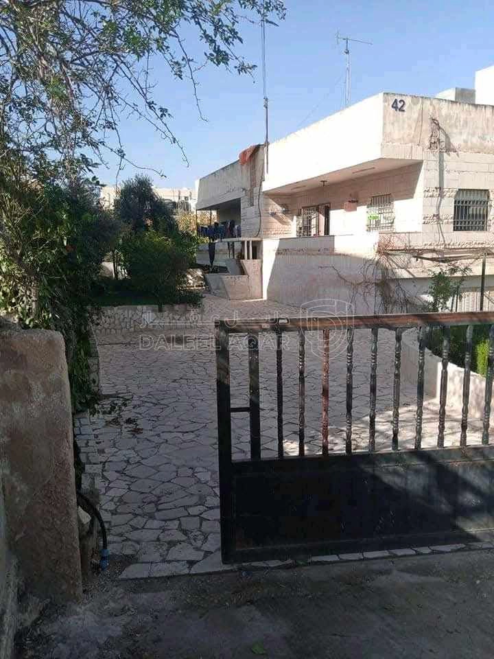 فيلا/منزل في خلف مدارس عين الباشا للبنات - 160,000 دأ - صورة 1