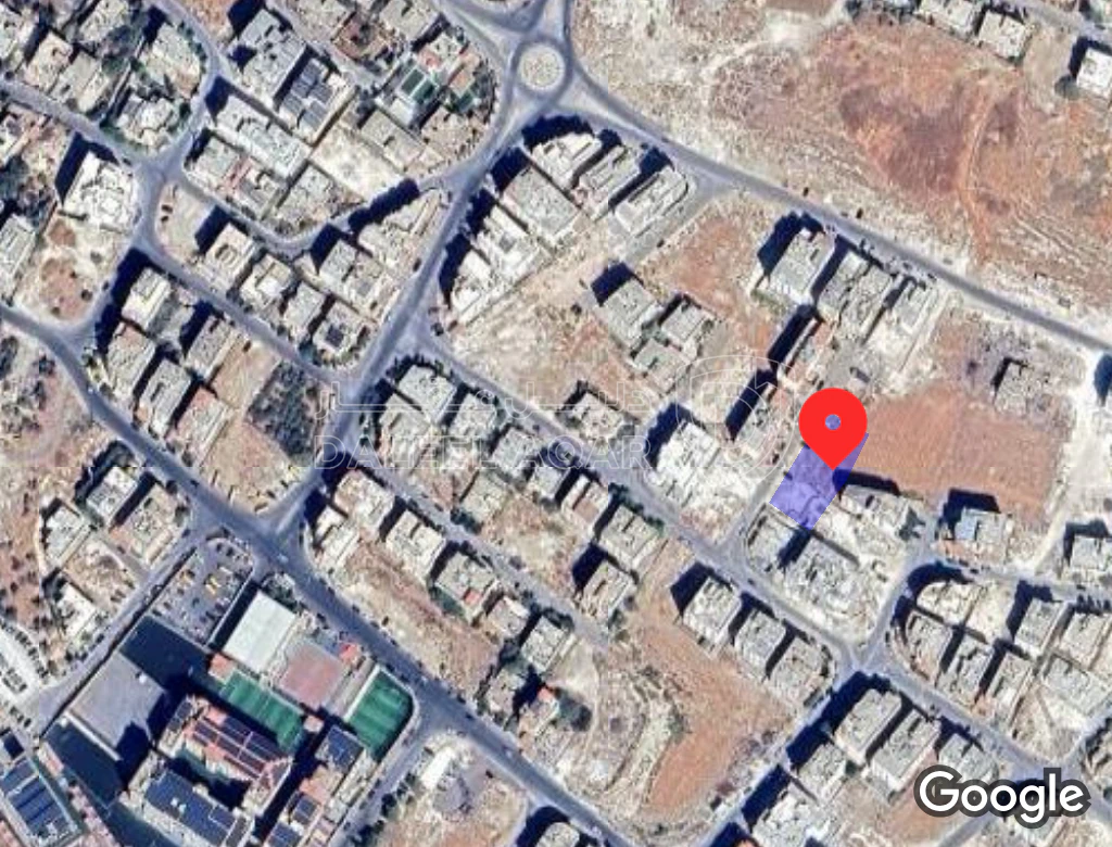 أرض في ارض مميزة ومنبسطة تصلح فيلا كبيرة او اسكانين  - 250,000 دأ - صورة 1
