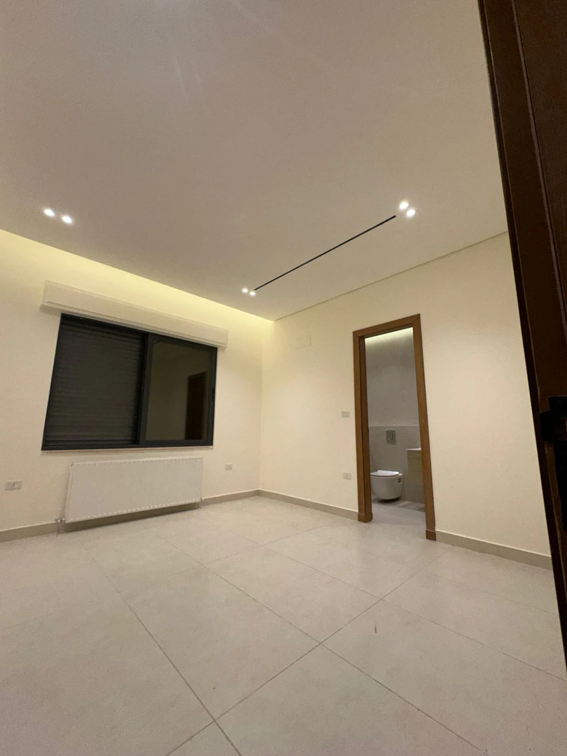 شقة في قرب اشارات حي الصحابه - 118,000 دأ - صورة 1