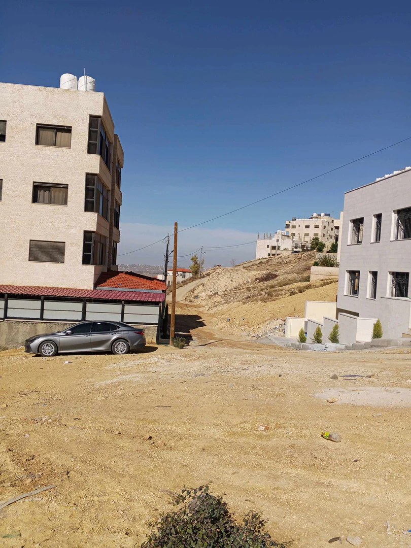 أرض في ناعور وادي الكبرى طريق السلام 500م - 85,000 دأ - صورة 1