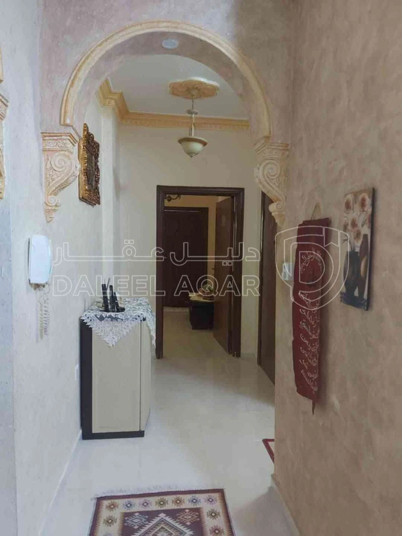 شقة في العاشرة الغربي مقابل مدرسة واحة الفكر الإسلامية - 36,000 دأ - صورة 1