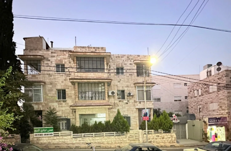 مبنى في بجانب مسجد كلية الشريعة  - 450,000 دأ - صورة 1
