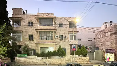 مبنى في بجانب مسجد كلية الشريعة  - 450,000 دأ - صورة NaN