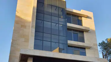 مكتب/تجاري - مقابل مستشفى الخالدي  - 250000 دأ