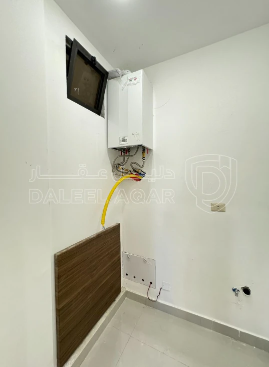 شقة في مقابل جامعة البتراء، قرب مديرية الأمن العام - 91,000 دأ - صورة 1