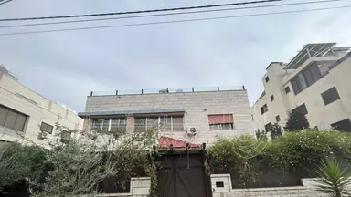 أرض - شارع الملك عبدالله الثاني  - 890000 دأ