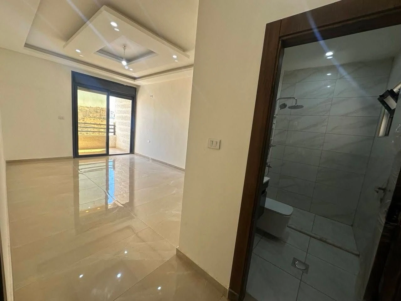 شقة في الجبل العالي المطل على دوار البنزين - 62,000 دأ - صورة 1